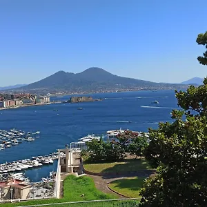 Monocamera Con Terrazzogiardino -studette -zona Panoramica Posillipo , Napoli Italia